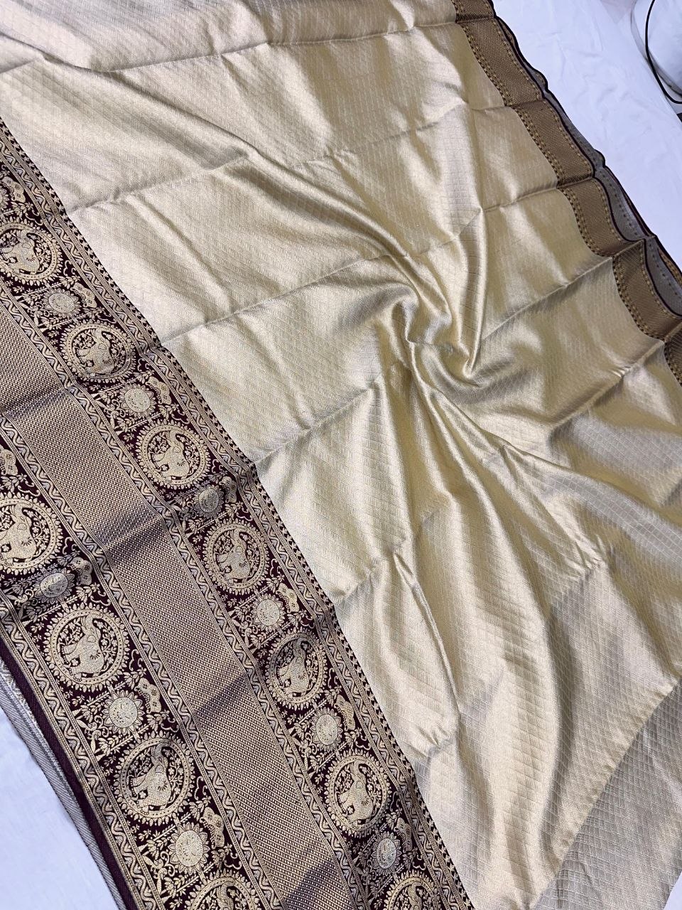 Cream Gold Zari Pure Kanchipuram Handloom Silk Saree